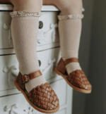 CÓNDOR Dievčenské podkolienky s čipkovým lemovaním pieskové Knee high socks with lace cuff linen 2409 | Welcomebaby.sk