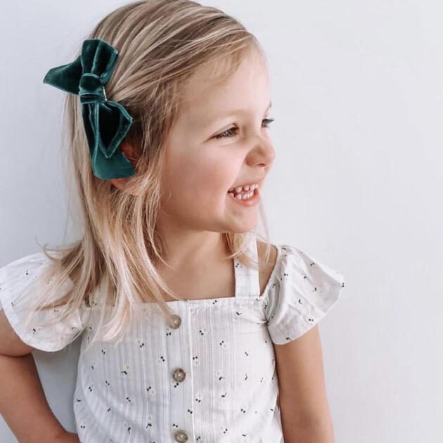 Veľká velvet mašľa do vlasov Cóndor tmavozelená pine | Welcomebaby.sk