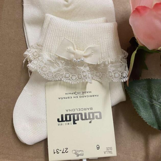 CÓNDOR Ponožky s volánom, mašličkou a perlami krémové 2440 | Welcomebaby.sk