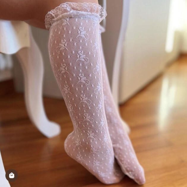 CÓNDOR Sieťované podkolienky s bodkami, kvetmi a volánom biele bez mašle Ceremony silk lace knee high tights white 4502 | Welcomebaby.sk