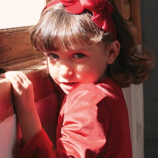 MAYORAL Zamatová čelenka s kvetom červená Girl velvet flower headband red 10608 | Welcomebaby.sk