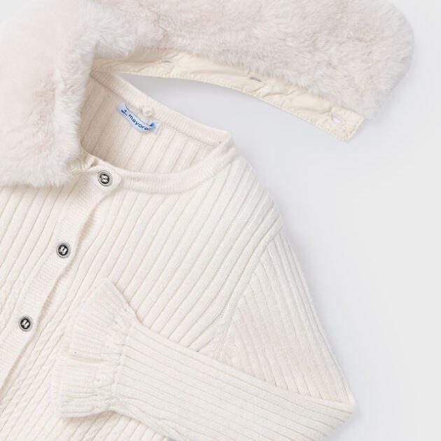 MAYORAL Dievčenský rebrovaný sveter s kožušinovým golierom krémový Cardigan cream 4362 | Welcomebaby.sk